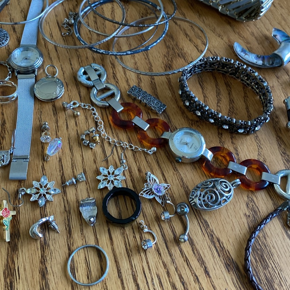 Assorted Jewelry Collection - Picture 5 of 6